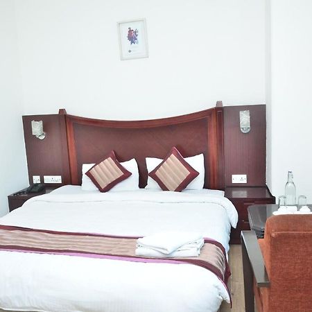 Ddr Hotel Residency คูร์เคาน์ ภายนอก รูปภาพ