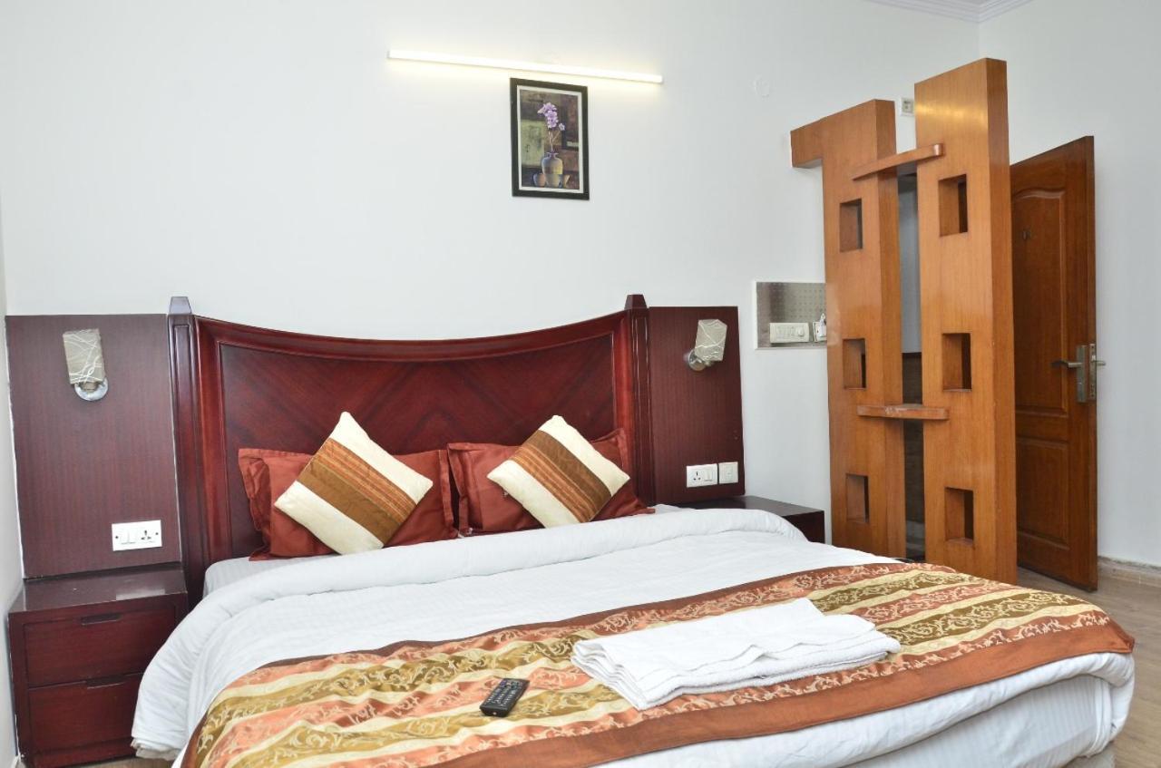 Ddr Hotel Residency คูร์เคาน์ ภายนอก รูปภาพ
