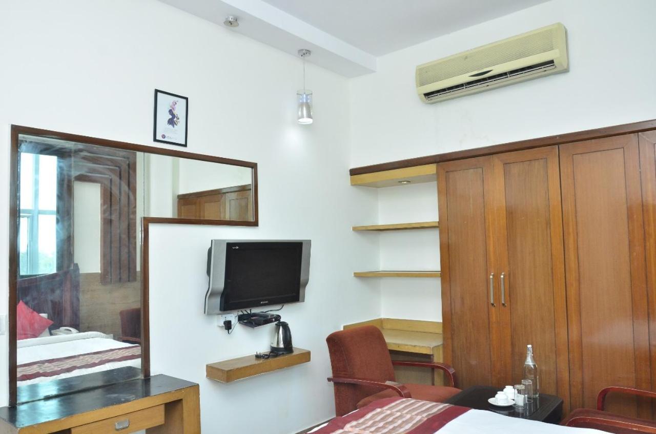 Ddr Hotel Residency คูร์เคาน์ ภายนอก รูปภาพ