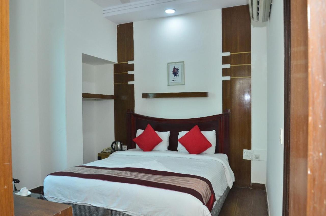 Ddr Hotel Residency คูร์เคาน์ ภายนอก รูปภาพ