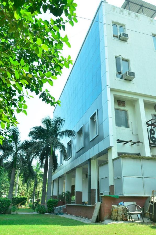 Ddr Hotel Residency คูร์เคาน์ ภายนอก รูปภาพ