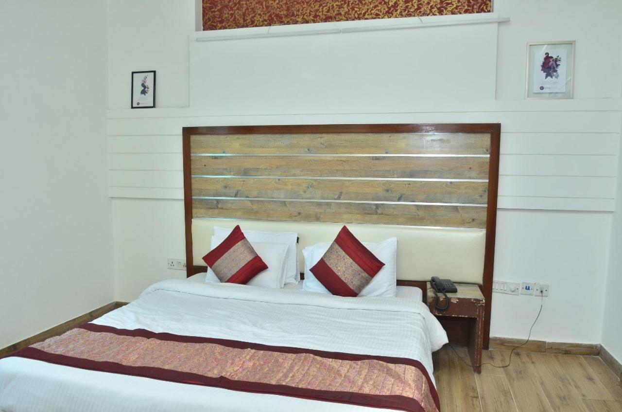 Ddr Hotel Residency คูร์เคาน์ ภายนอก รูปภาพ