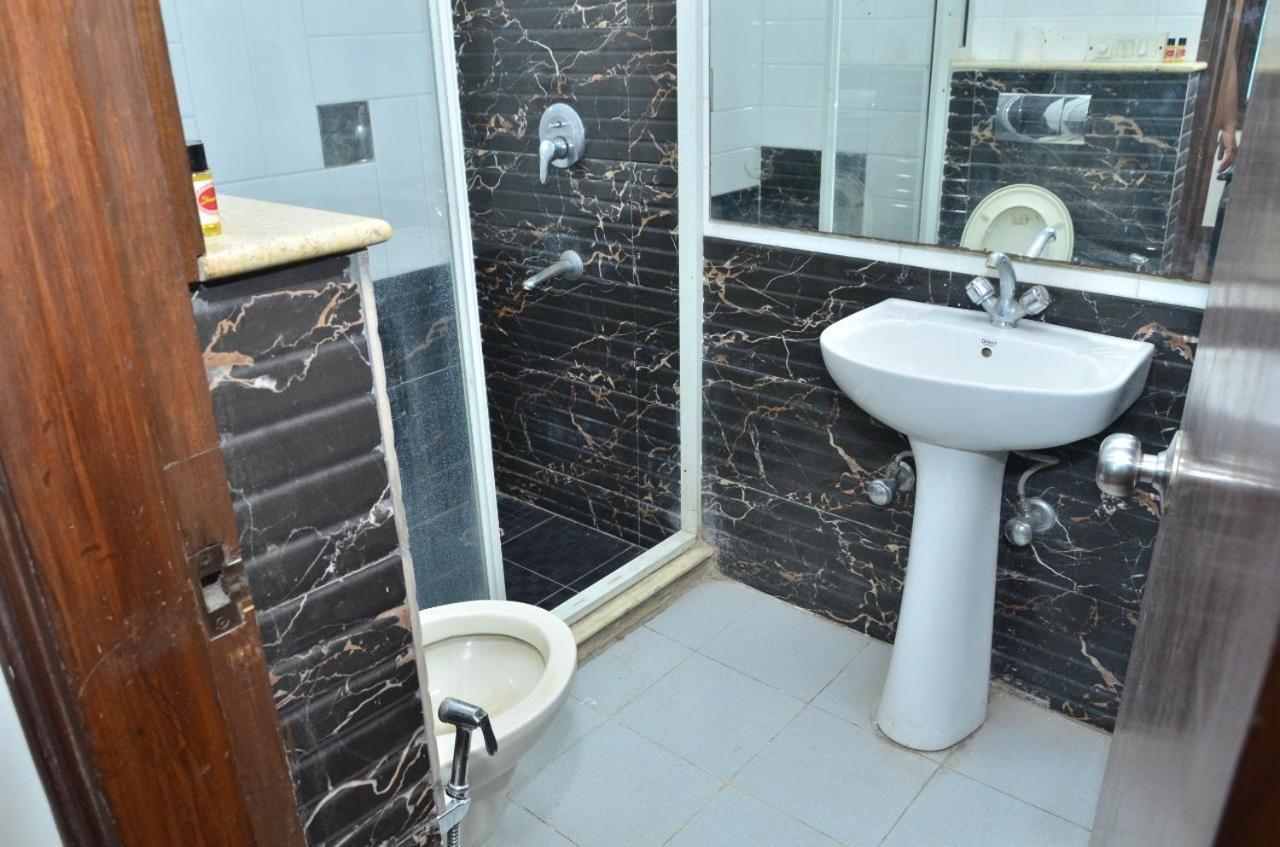Ddr Hotel Residency คูร์เคาน์ ภายนอก รูปภาพ