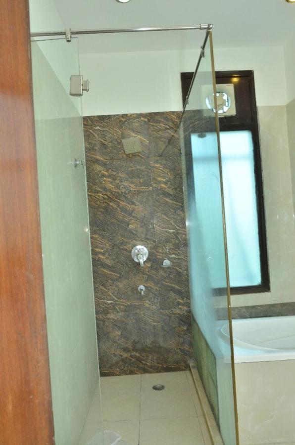 Ddr Hotel Residency คูร์เคาน์ ภายนอก รูปภาพ
