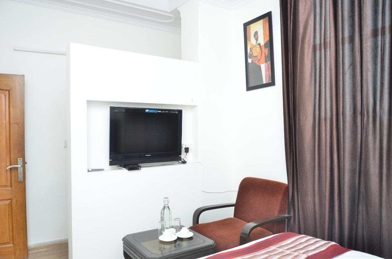 Ddr Hotel Residency คูร์เคาน์ ภายนอก รูปภาพ
