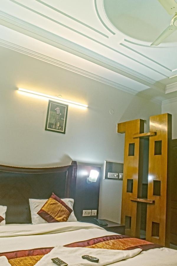Ddr Hotel Residency คูร์เคาน์ ภายนอก รูปภาพ